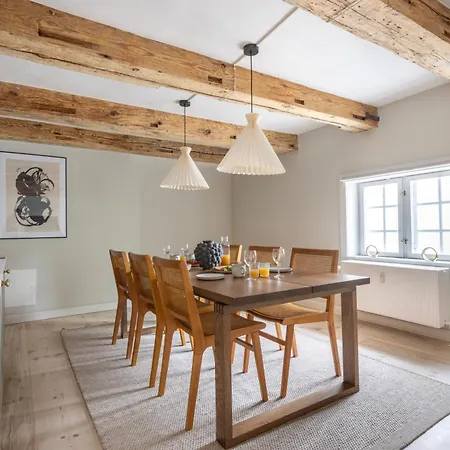 City Apartment With Exposed Ceiling Beams-2